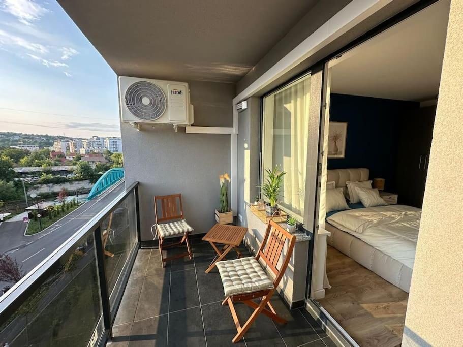 As Apartment *