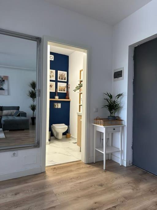 As Apartment *